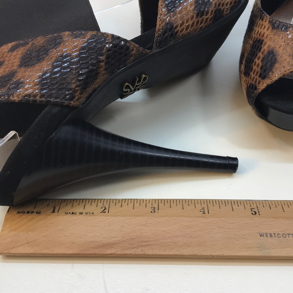 Simple Vera Wang Leopard Print Heels Size 7.5 - image 5